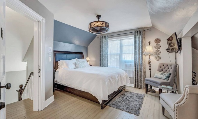 Glenwood Springs House | Gorgeous Suite at the Downtown Floradora House