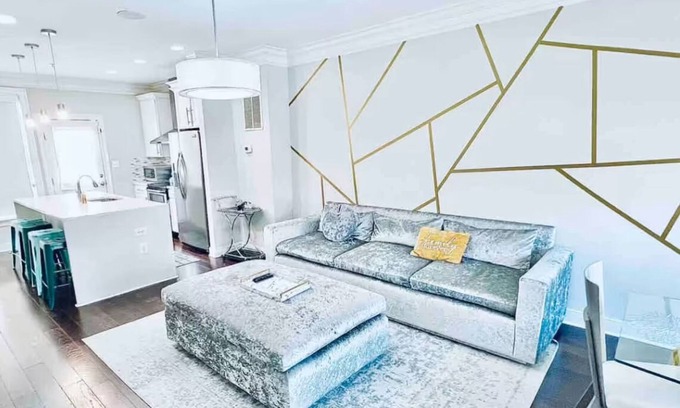 Northeast House | Gorgeous Upscale 4-Level Modern 4BR/3.5 BA Home with Parking Free Cancellation