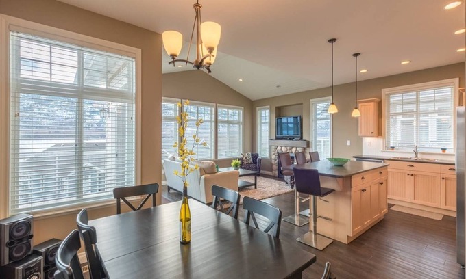 Okanagan-Similkameen House | Gorgeous View, 4 bedrooms, 3 bathrooms with boat slip