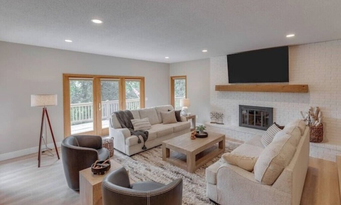 Breezy Point House | Gorgeous Waterfront Retreat