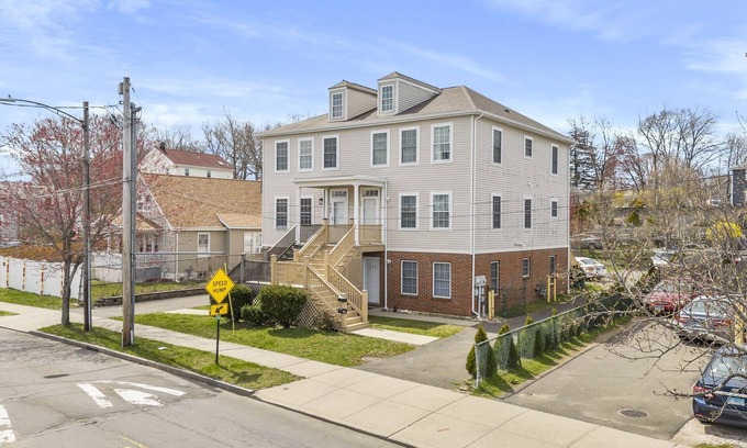 New Haven House | Gorgeous Waterfront 2 Bedroom 1 Bath Modern Home.