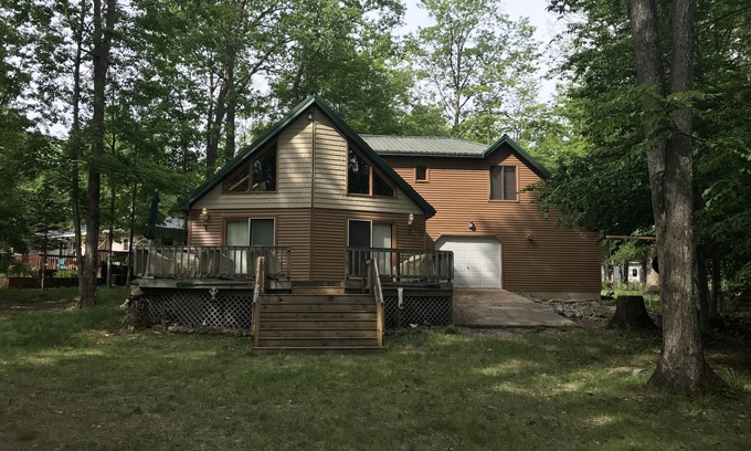 Kalkaska House | Gorgeous Waterfront Getaway