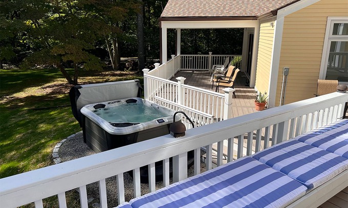 Weston House | Gorgeous Weston Retreat with Tennis & Hot Tub