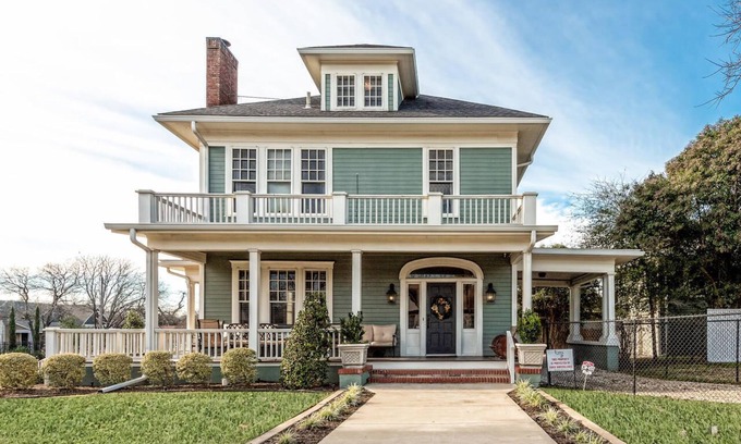 Waco House | Gorman House-As Seen On HGTV's Fixer Upper Silos Downtown Baylor McLane Stadium