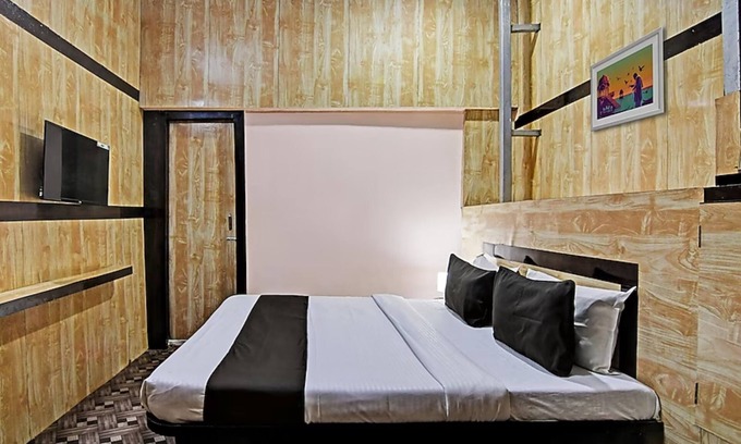 Chinar Park Hotel | Goroomgo Dash Living Kolkata