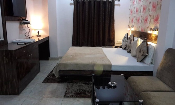 Charbagh Hotel | Goroomgo Kanha Inn Lucknow
