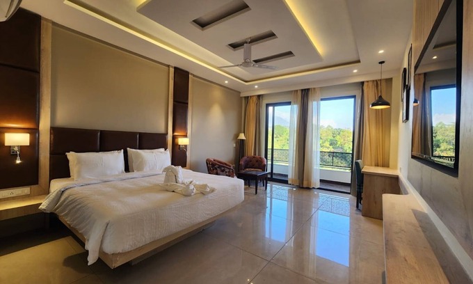 Sheehla Hotel | Goroomgo Portola Hotel By Parkside Dharamshala