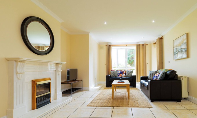 Galway City Centre Apartment | Gort Na Coiribe 3 Bedroom - Galway Lakside Apartments