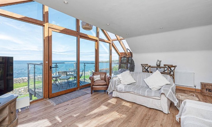 Cemaes Bay Cottage | Gorwel Manaw - a cottage that sleeps 6 guests in 4 bedrooms