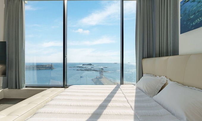 Sokcho House | Goseong Panorama Ocean View Poolvilla