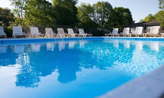 Saugatuck Cottage | Goshorn Lake Resort Cottage #9
