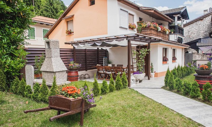 Kobarid Apartment | Gotar Apartment with Garden