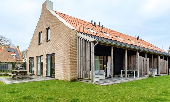 Municipality of Ameland House | Goud- and Zilverplevier together form one luxury home for 16 people.