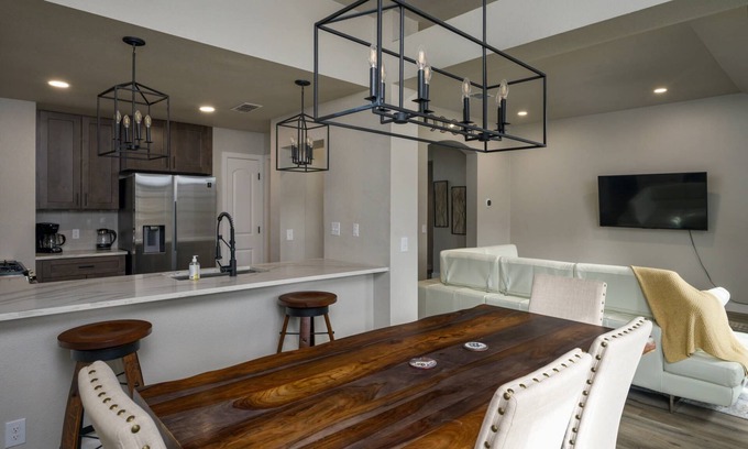Austin House | Gourmet Kitchen with Large Dining Table, Quiet Neighborhood, Close to COTA and Airport
