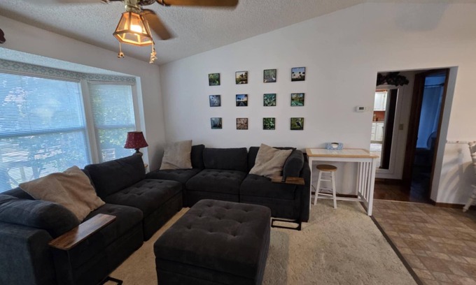 Weeki Wachee Gardens House | Grab your family, pups and your BOAT, this Weeki Wachee home sleeps 6!