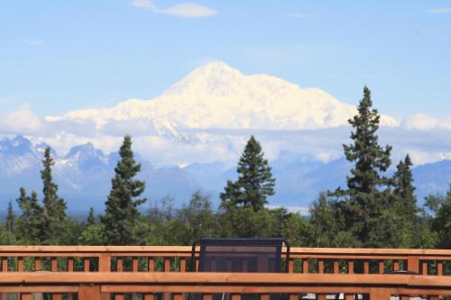 Talkeetna Bed & Breakfast | Grace and Bill's Freedom Hills B&B