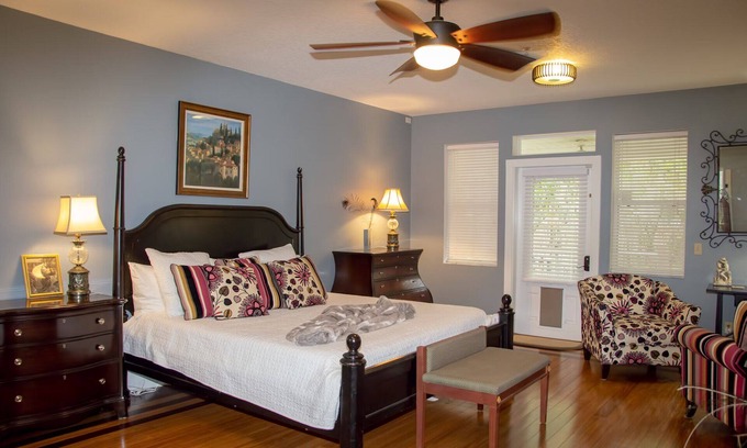 Oakland Apartment | Grace Suite in Central Florida's Historic Gem & wedding venue- The Oakland Manor House