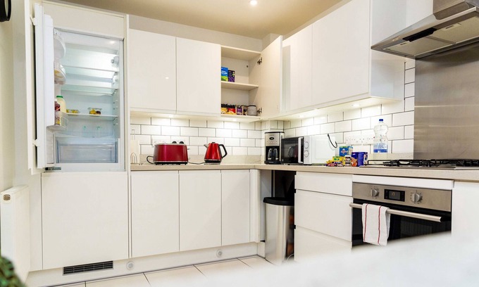 Sittingbourne House | Graceful Home Away Sittingbourne 3BH