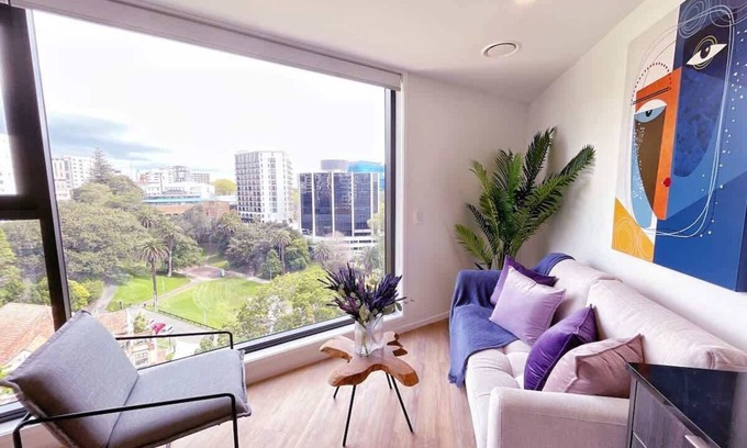 Newton Apartment | Graceful Parkside AC 1 Bed & 1 Study vs Pool & Gym