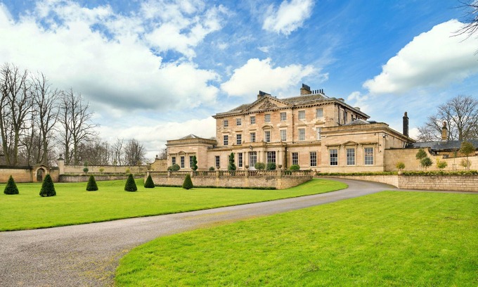 Hickleton Apartment | Grade II Georgian stately hall, situated in picturesque grounds and gardens.