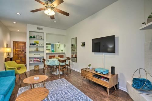 New Braunfels Apartment | Graham Haus River Condo Walk to Schlitterbahn!