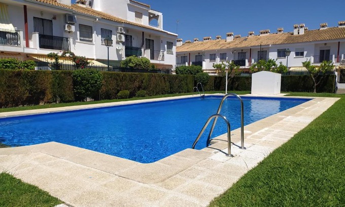 Islantilla House | Gran adosado de esquina muy cerca de la playa en la Antilla