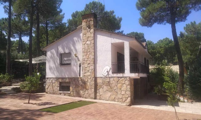 Cadalso de los Vidrios Ski Chalet | Gran Jaguar rural chalet in Entrepinos, in Sierra Oeste