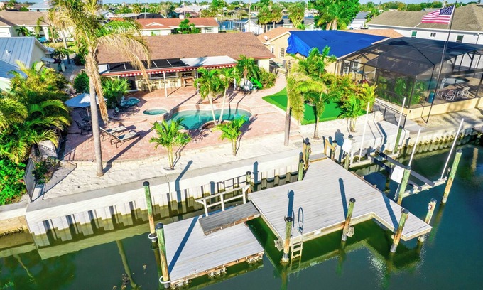 Apollo Beach House | Gran Kaymen Oasis: Renovated Pool, Spa/Mini-Golf/white sand beach/Pet Friendly