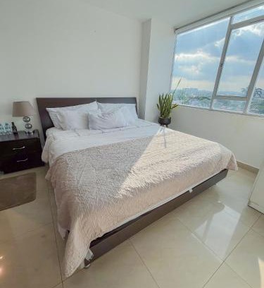 Samborondon Apartment | Gran Propiedad En Samborondon