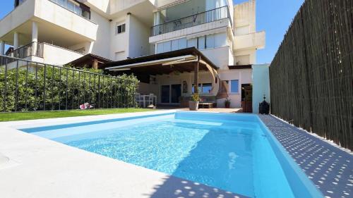 Benagalbon Apartment | Gran Terraza con Vistas al Mar y Piscina