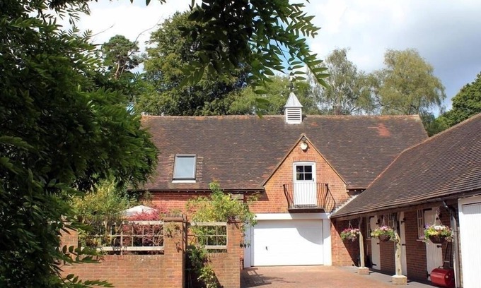 Frant Cottage | GRANARY COTTAGE, with a garden in Royal Tunbridge Wells