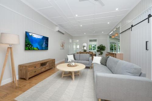 West End House | Grand 4BR Queenslander on Harold Sleeps 7