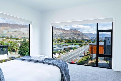 Wanaka House | Grand Alpine Vista Escape
