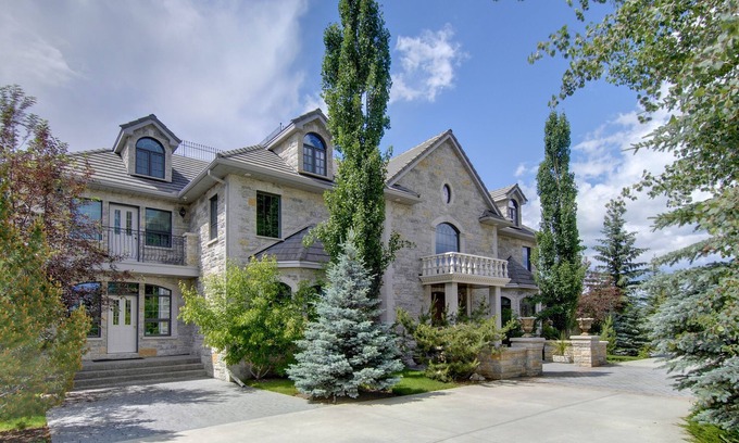 Calgary House | Grand Castle