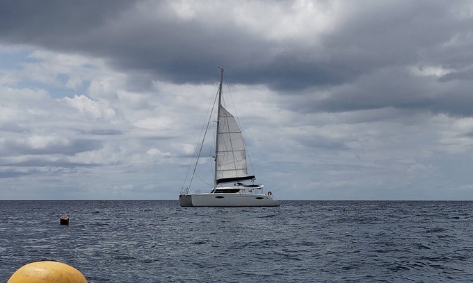 Sainte-Anne Boat Rental | Grand Catamaran AU Mouillage