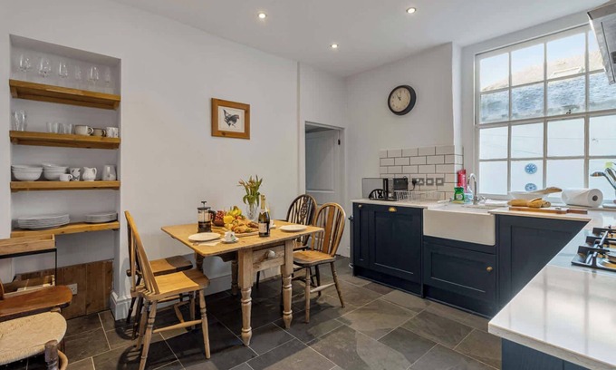 Exeter House | Grand Central (Sleeps 6) - Short Stays UK Ltd