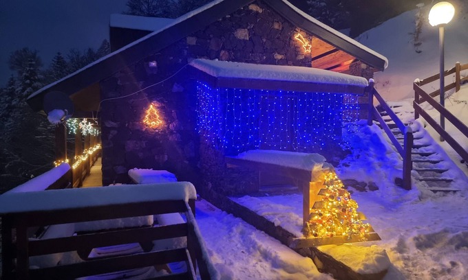 Guzet Neige Ski Chalet | Grand Chalet in front of the slopes