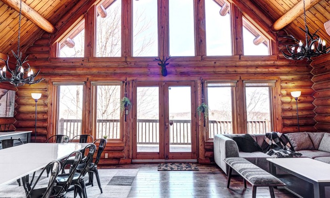 Labelle Ski Chalet | GRAND DUC - 5 BR /Spa /Mont Tremblant area
