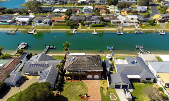 Port Macquarie House | Grand. Entertainer. Waterfront!