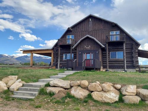 Mount Pleasant House | Grand Family Lodge