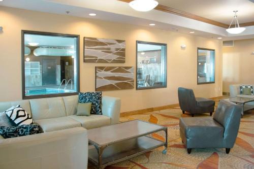 Grand Forks Hotel | Grand Forks Lodge and Suites
