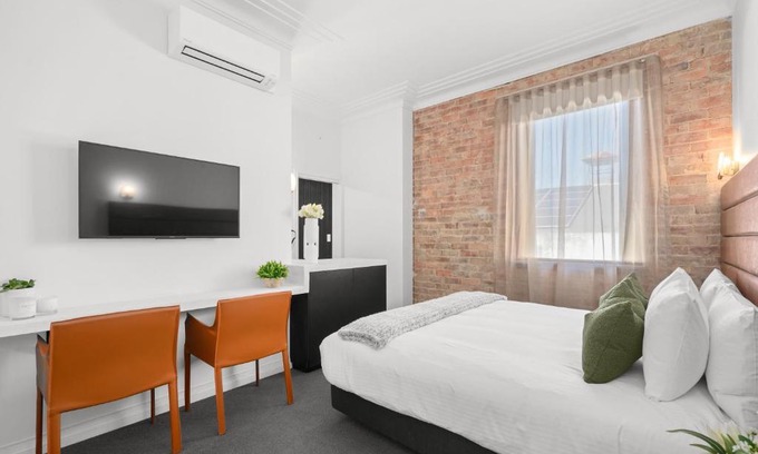 Wyong Hotel | Grand Hotel and Studios