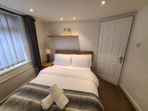 Droylsden House | Grand House Near Etihad Coop Live