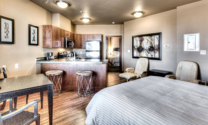 Grande Prairie Hotel | Grand Inn & Residence