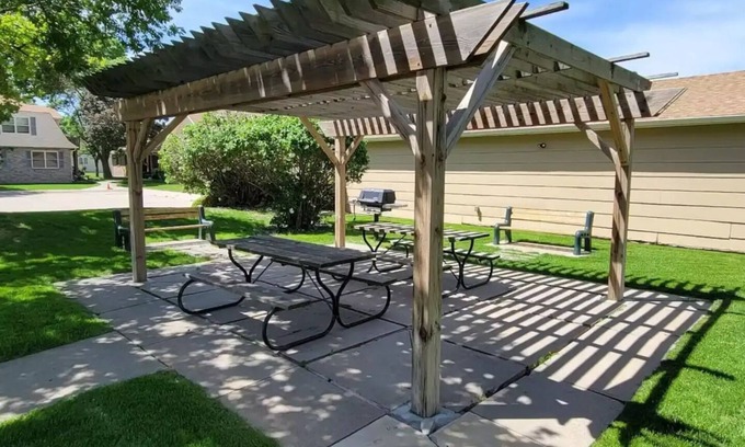 Grand Island Condo | Grand Island Northside Condo 2-bedroom w/d