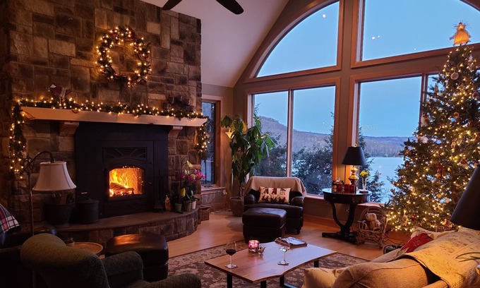 Val-des-Monts House | Grand Lake Paradise - LAKE VIEW EXCECUTIVE RETREAT