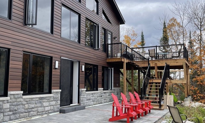 Val-des-Monts Villa | Grand Lake View Villa Waterfront luxury 5 bedrooms