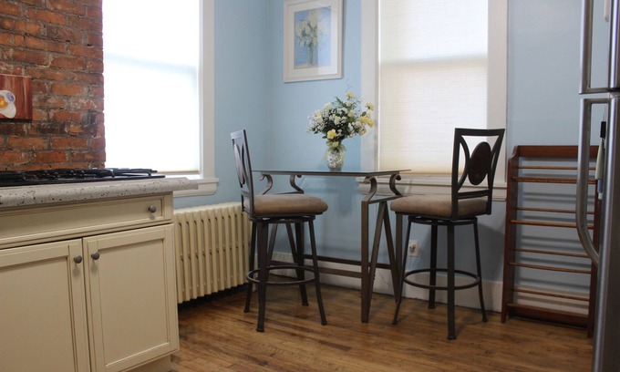 Rochester Apartment | Grand Mansion in the Park - 3 Bed - Free WiFi & Parking - Rochester
