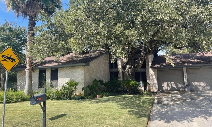 North Central Thousand Oaks House | Grand Oaks - Peaceful & Centrally Location