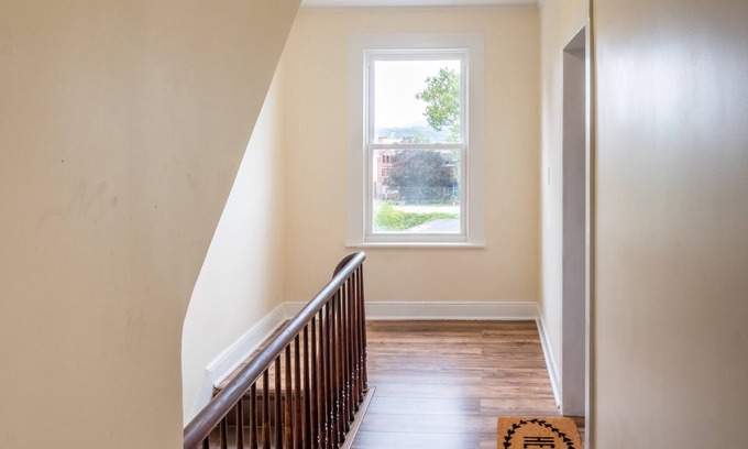 Newburgh Apartment | "GRAND ON THE HUDSON" - Executive Suites/3rd FL